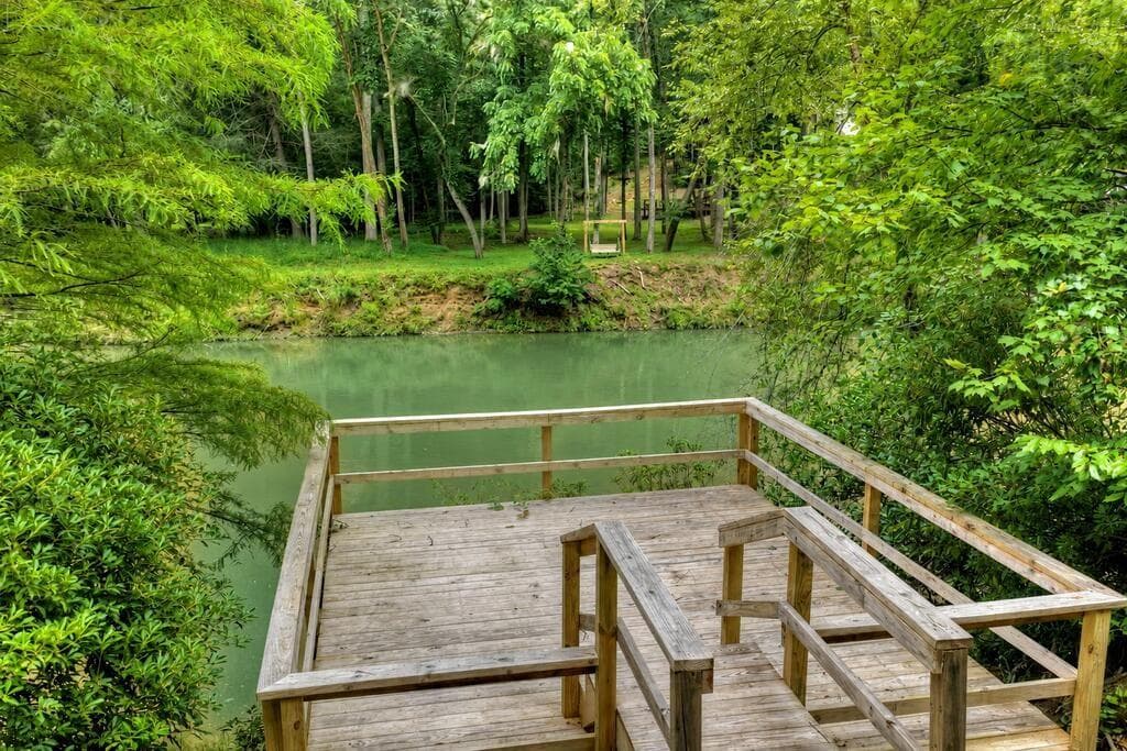 6 bedroom, 2 bathroom, 2,400 sq ft single family residence for sale at 400 Matrix Circle, Ellijay, GA 30540 — photo 4