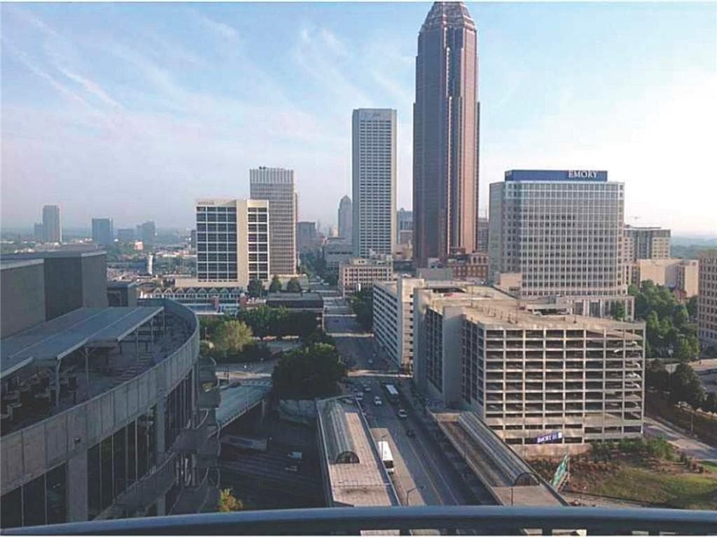 2 bedroom, 2 bathroom, 1,127 sq ft condominium for sale at 400 W Peachtree Street 1604, Atlanta, GA 30308 — photo 3