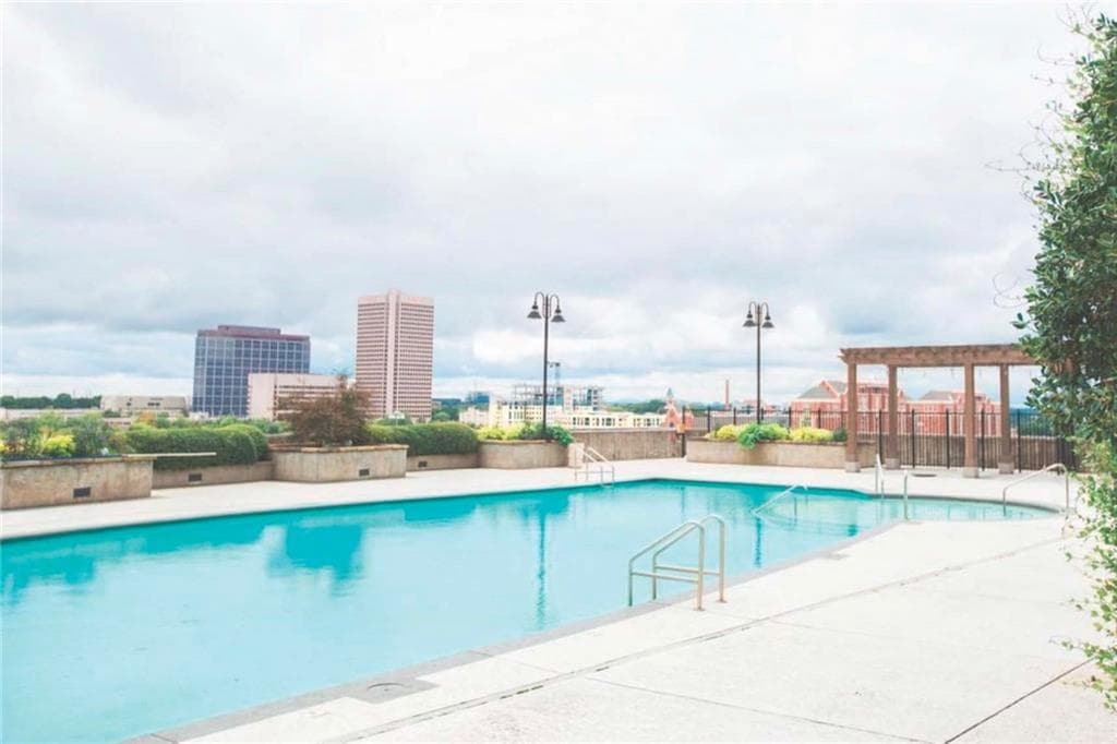2 bedroom, 2 bathroom, 1,127 sq ft condominium for sale at 400 W Peachtree Street 1604, Atlanta, GA 30308 — photo 8