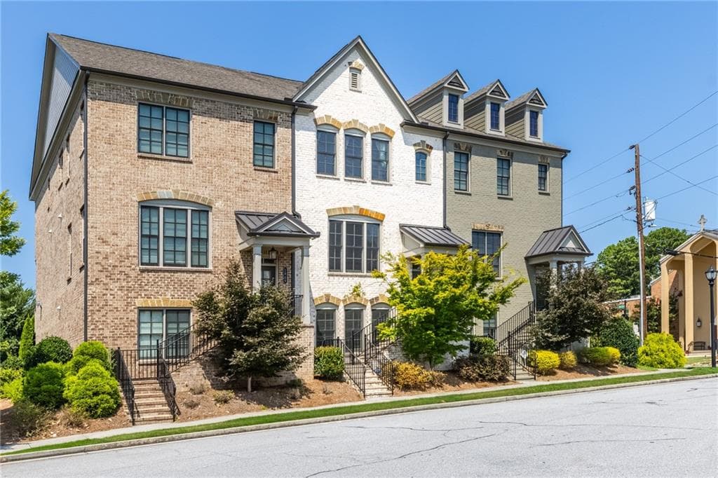 4 bedroom, 4 bathroom, 2,304 sq ft townhouse for rent at 1871 Falling Sky Court, Atlanta, GA 30319 for $4,300 a month — photo 2