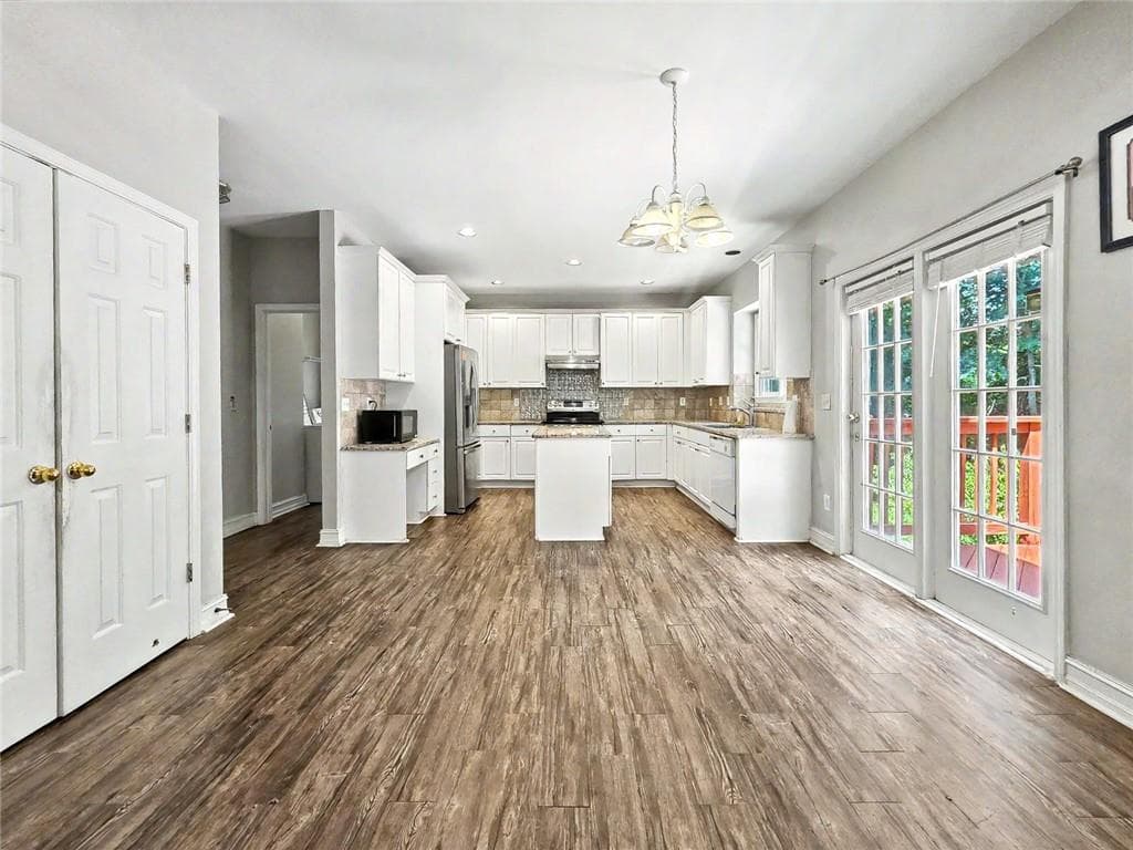 5 bedroom, 3 bathroom, 2,959 sq ft single family residence for sale at 4334 Catamount Drive, Lilburn, GA 30047 — photo 4