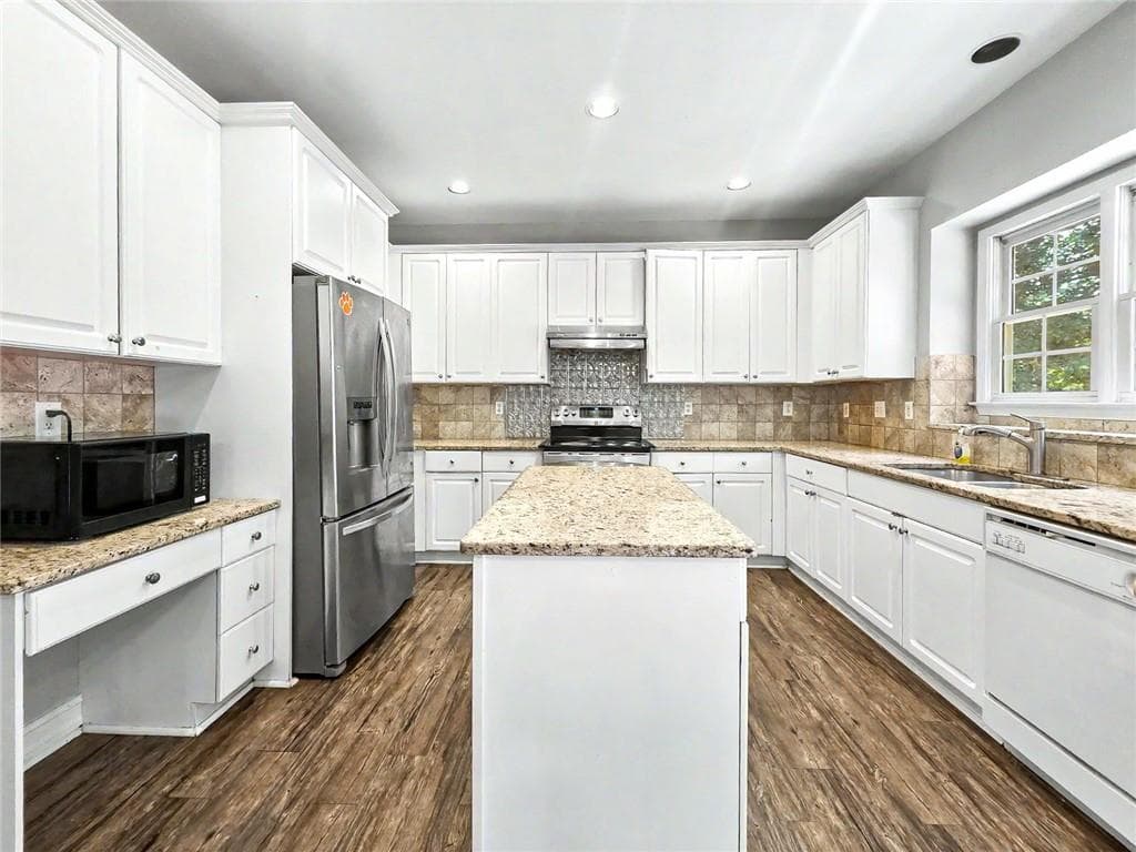 5 bedroom, 3 bathroom, 2,959 sq ft single family residence for sale at 4334 Catamount Drive, Lilburn, GA 30047 — photo 5