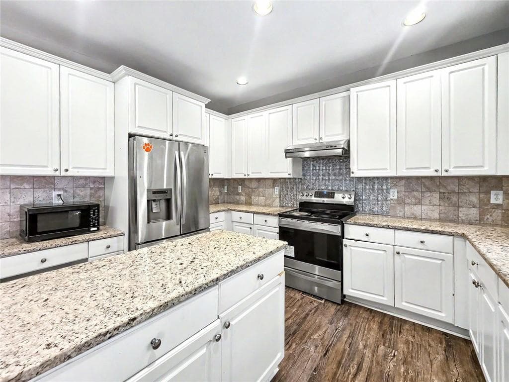 5 bedroom, 3 bathroom, 2,959 sq ft single family residence for sale at 4334 Catamount Drive, Lilburn, GA 30047 — photo 9