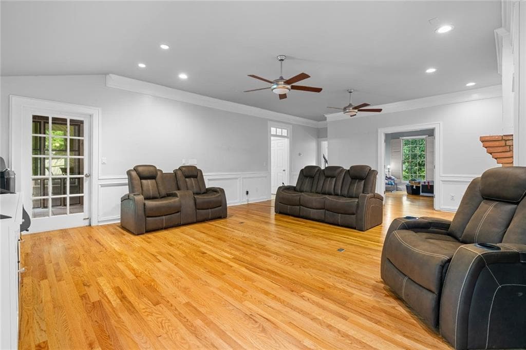 6 bedroom, 4 bathroom, 3,275 sq ft single family residence for sale at 10560 Haynes Bridge Road, Alpharetta, GA 30022 — photo 8