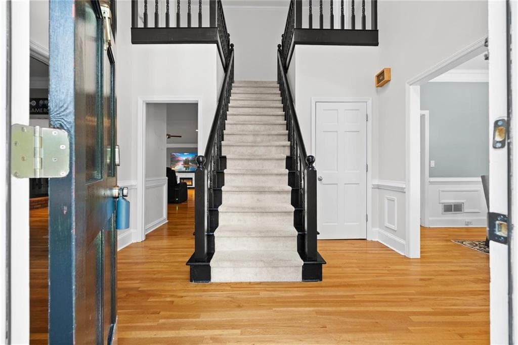 6 bedroom, 4 bathroom, 3,275 sq ft single family residence for sale at 10560 Haynes Bridge Road, Alpharetta, GA 30022 — photo 6