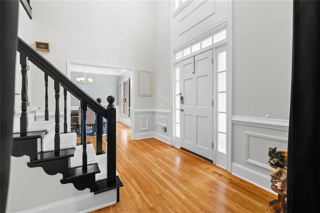 6 bedroom, 4 bathroom, 3,275 sq ft single family residence for sale at 10560 Haynes Bridge Road, Alpharetta, GA 30022 — photo 5