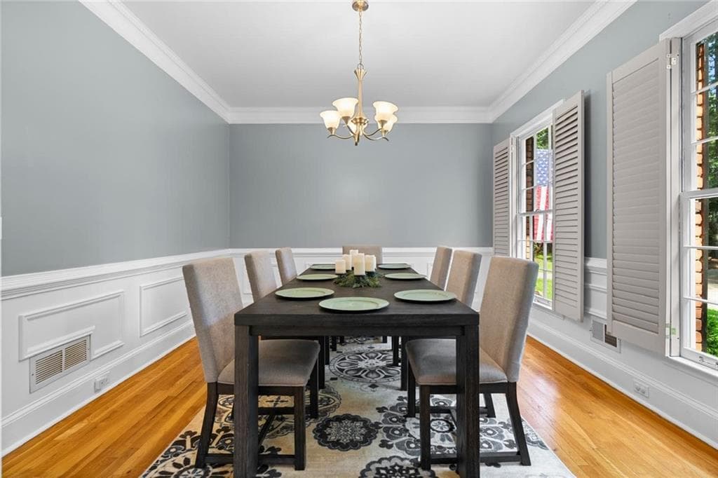 6 bedroom, 4 bathroom, 3,275 sq ft single family residence for sale at 10560 Haynes Bridge Road, Alpharetta, GA 30022 — photo 9