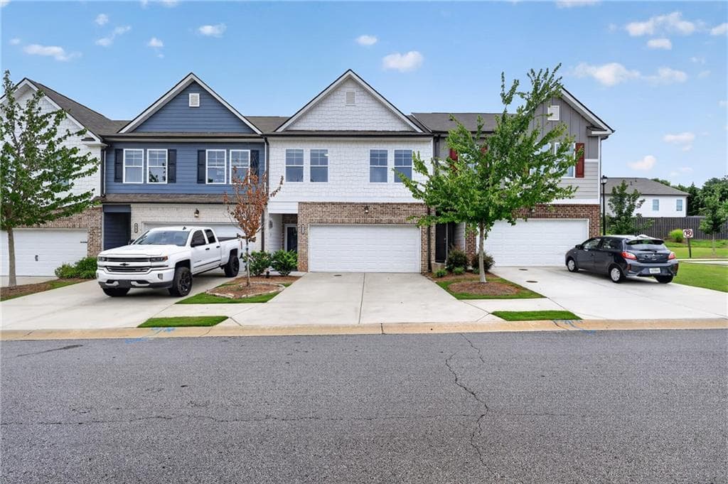 3 bedroom, 3 bathroom, 1,788 sq ft townhouse for sale at 4711 Fairfax Drive, Oakwood, GA 30566 — photo 3