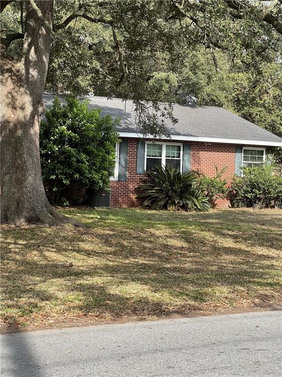 3 bedroom, 2 bathroom, 2,170 sq ft single family residence for sale at 506 5th Avenue, Brunswick, GA 31520 — photo 2