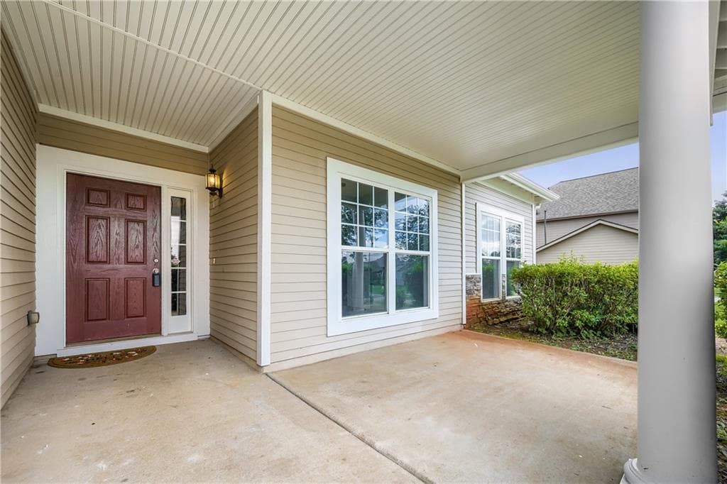 3 bedroom, 2 bathroom, 1,737 sq ft single family residence under contract at 421 Bedford Crossing, Mcdonough, GA 30253 — photo 3