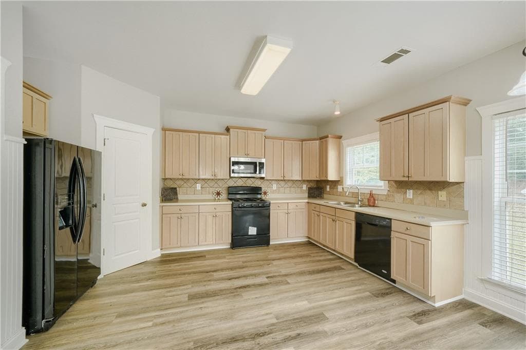 3 bedroom, 2 bathroom, 1,737 sq ft single family residence under contract at 421 Bedford Crossing, Mcdonough, GA 30253 — photo 5