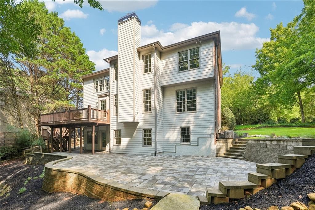 6 bedroom, 5 bathroom, 4,104 sq ft single family residence under contract at 6860 Sterling Drive, Suwanee, GA 30024 — photo 5