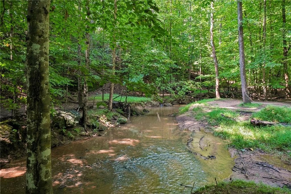 6 bedroom, 5 bathroom, 4,104 sq ft single family residence under contract at 6860 Sterling Drive, Suwanee, GA 30024 — photo 6