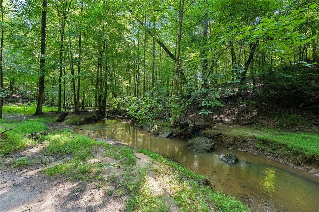 6 bedroom, 5 bathroom, 4,104 sq ft single family residence under contract at 6860 Sterling Drive, Suwanee, GA 30024 — photo 7