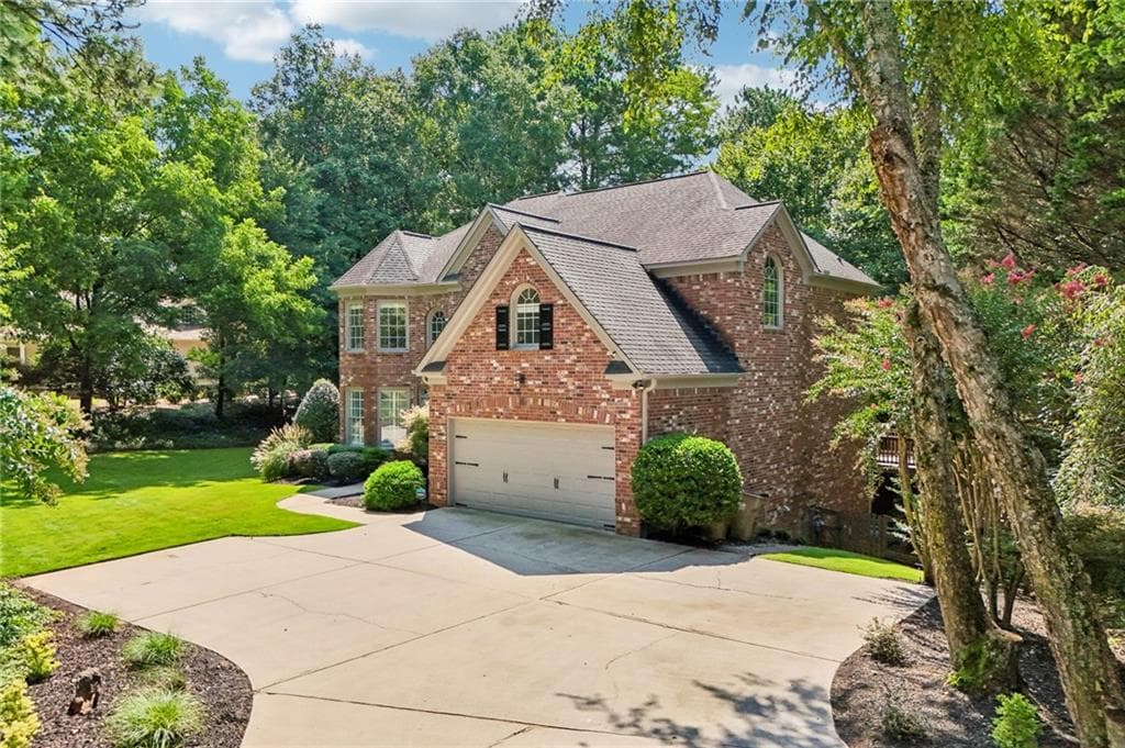 6 bedroom, 5 bathroom, 4,104 sq ft single family residence under contract at 6860 Sterling Drive, Suwanee, GA 30024 — photo 3