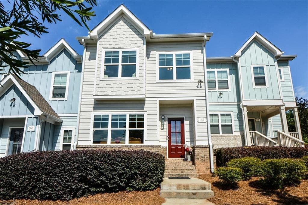 3 bedroom, 3 bathroom, 1,976 sq ft townhouse for sale at 957 Shy Lane, Marietta, GA 30060 — photo 3