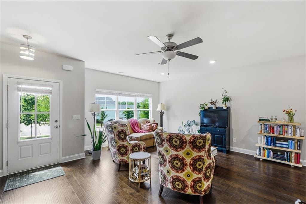 3 bedroom, 3 bathroom, 1,976 sq ft townhouse for sale at 957 Shy Lane, Marietta, GA 30060 — photo 5