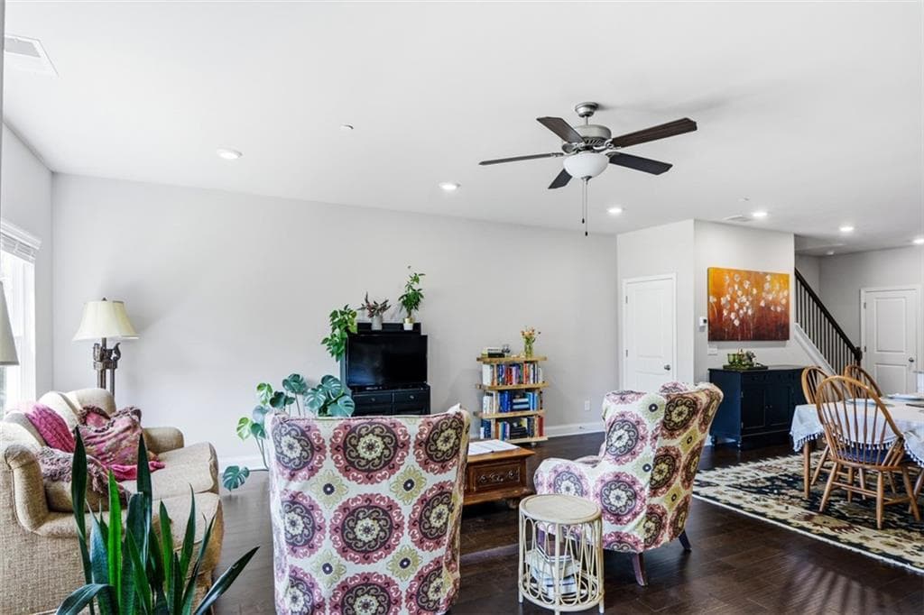 3 bedroom, 3 bathroom, 1,976 sq ft townhouse for sale at 957 Shy Lane, Marietta, GA 30060 — photo 7