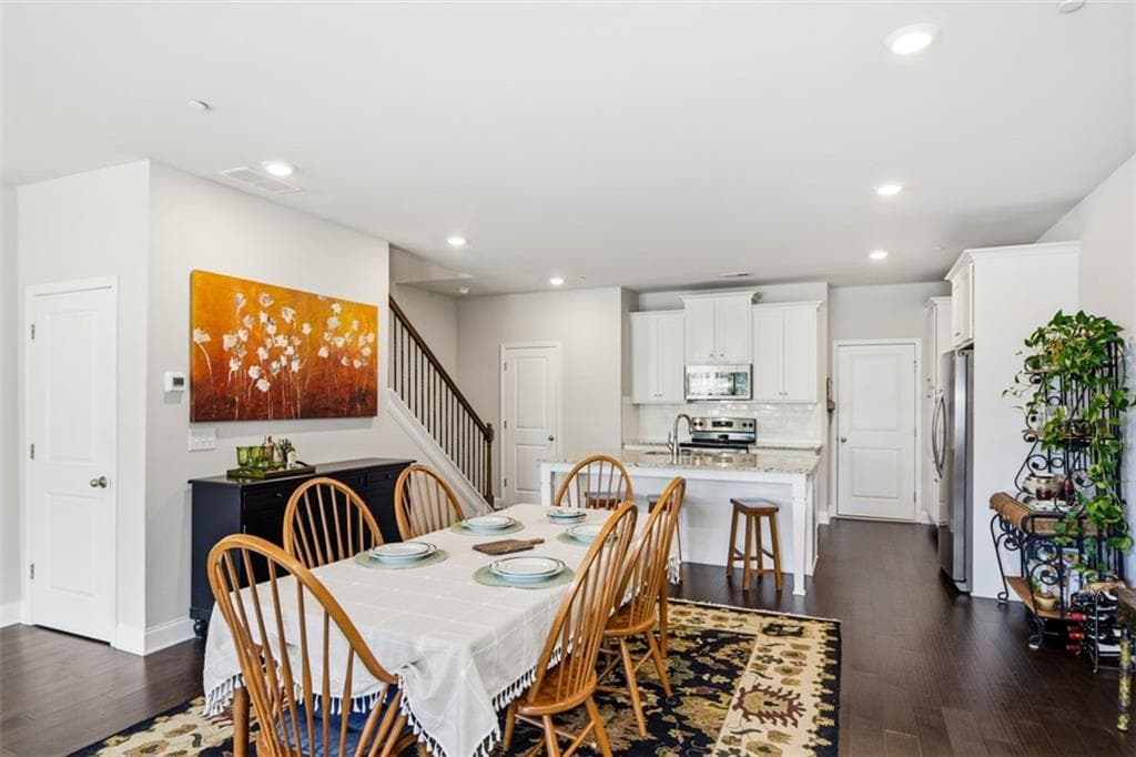 3 bedroom, 3 bathroom, 1,976 sq ft townhouse for sale at 957 Shy Lane, Marietta, GA 30060 — photo 8