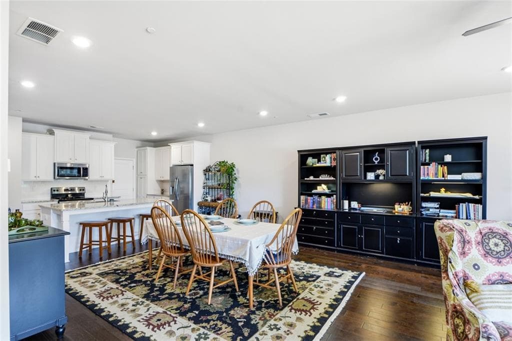 3 bedroom, 3 bathroom, 1,976 sq ft townhouse for sale at 957 Shy Lane, Marietta, GA 30060 — photo 9