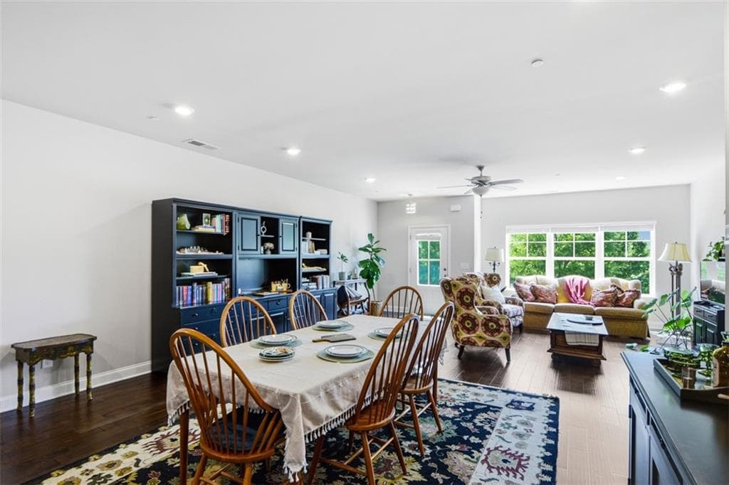3 bedroom, 3 bathroom, 1,976 sq ft townhouse for sale at 957 Shy Lane, Marietta, GA 30060 — photo 10