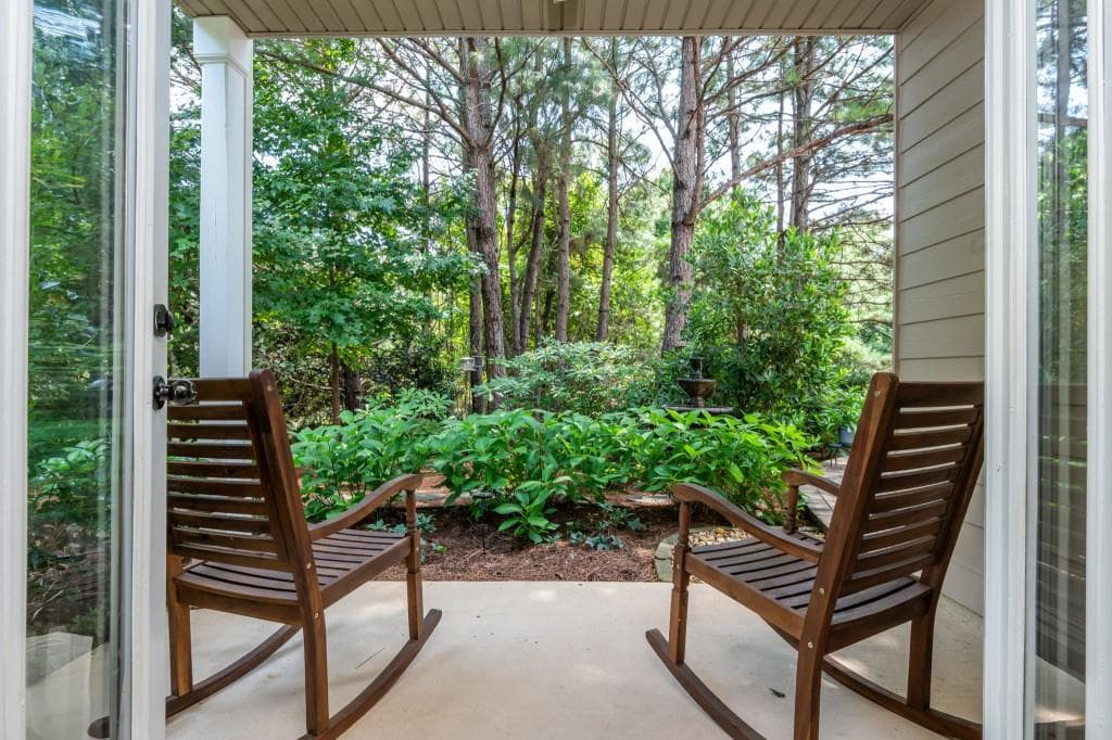 6 bedroom, 4 bathroom, 3,638 sq ft single family residence for sale at 4480 Woodlet Court, Cumming, GA 30028 — photo 10