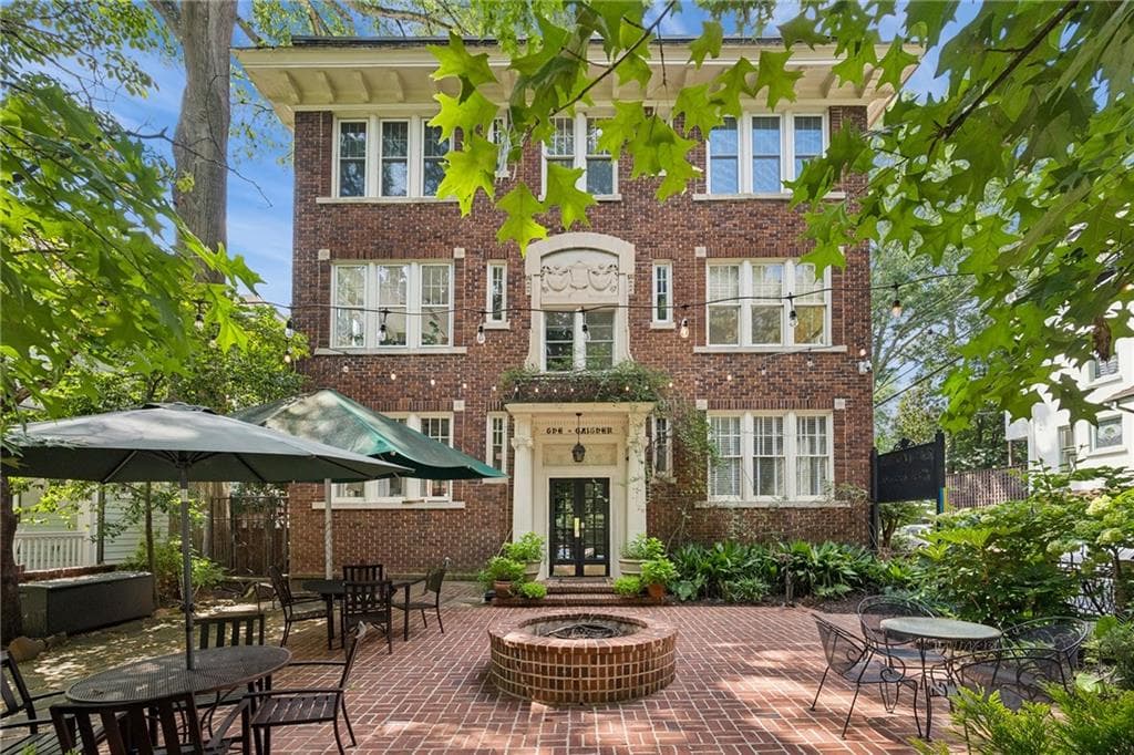 2 bedroom, 1 bathroom, 1,096 sq ft condominium for sale at 301 10th Street 4, Atlanta, GA 30309