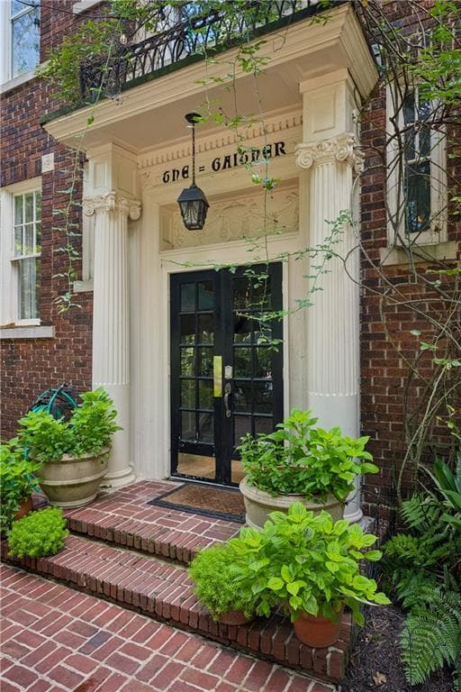 2 bedroom, 1 bathroom, 1,096 sq ft condominium for sale at 301 10th Street 4, Atlanta, GA 30309 — photo 2