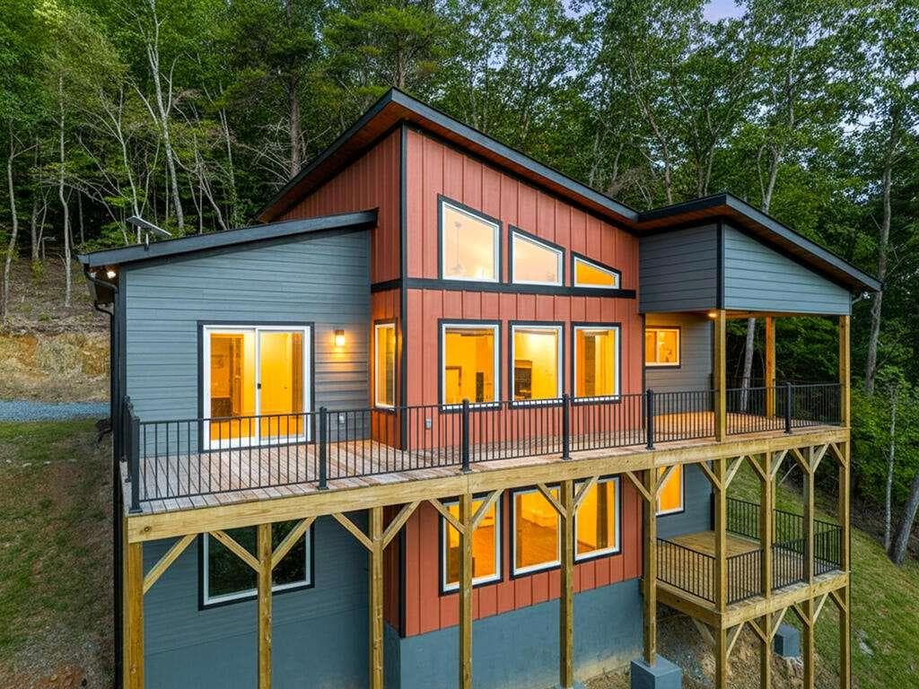 4 bedroom, 4 bathroom, 3,238 sq ft single family residence for sale at 156 Sky High Drive, Ellijay, GA 30536 — photo 7