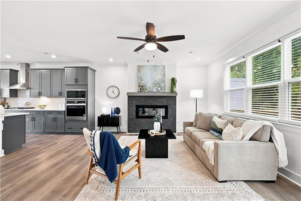 3 bedroom, 4 bathroom, 2,272 sq ft townhouse for sale at 3401 Catalan Alley, Decatur, GA 30032 — photo 2