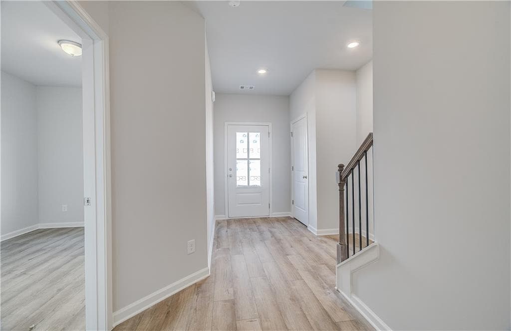 2 bedroom, 4 bathroom, 1,923 sq ft townhouse for sale at 2814 Daybreak Lane, Newnan, GA 30265 — photo 6