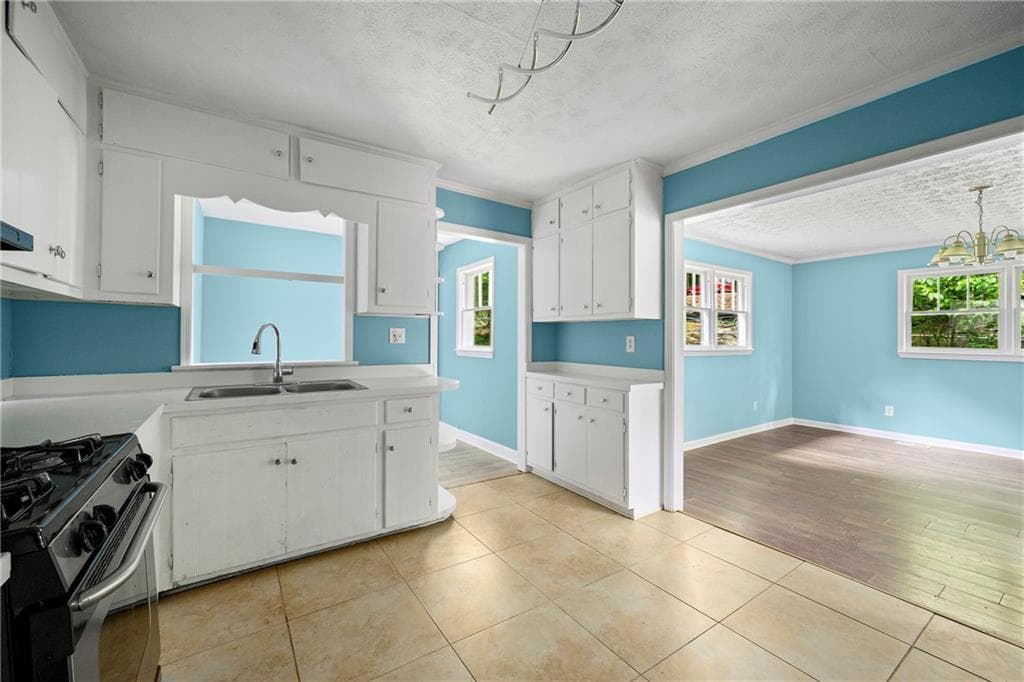 4 bedroom, 2 bathroom, 1,622 sq ft single family residence for sale at 4445 Woodhaven Drive, Decatur, GA 30035 — photo 8