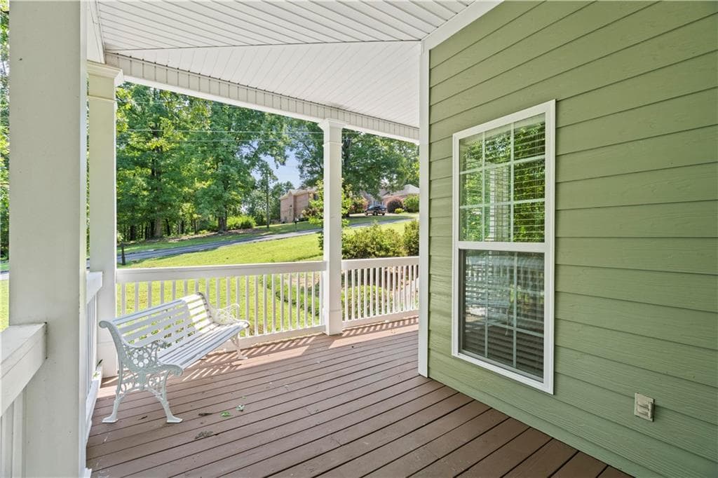 4 bedroom, 3 bathroom, 2,236 sq ft single family residence for sale at 185 Thornwood Drive, Calhoun, GA 30701 — photo 6