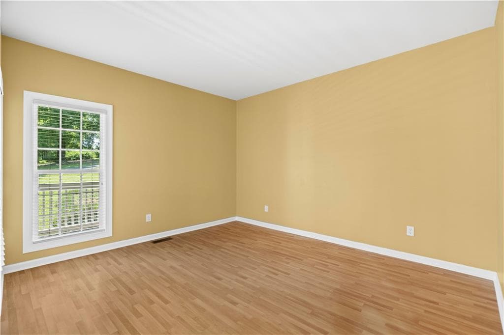 4 bedroom, 3 bathroom, 2,236 sq ft single family residence for sale at 185 Thornwood Drive, Calhoun, GA 30701 — photo 10