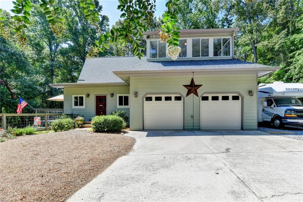 4 bedroom, 3 bathroom, 3,682 sq ft single family residence for sale at 6173 Pine Circle, Flowery Branch, GA 30542 — photo 8