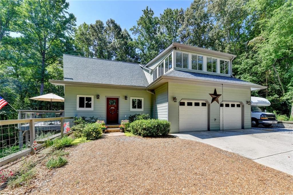 4 bedroom, 3 bathroom, 3,682 sq ft single family residence for sale at 6173 Pine Circle, Flowery Branch, GA 30542 — photo 9