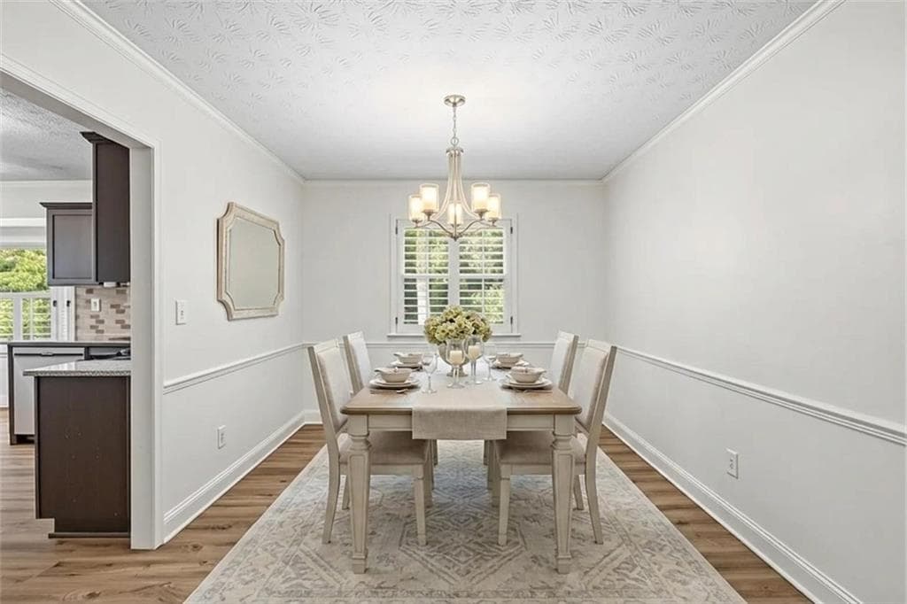 5 bedroom, 3 bathroom, 2,378 sq ft single family residence for sale at 9630 Pine Thicket Way, Roswell, GA 30075 — photo 7