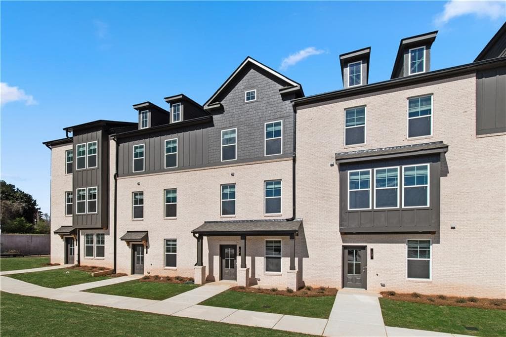 3 bedroom, 4 bathroom, 1,889 sq ft townhouse for sale at 2818 Daybreak Lane, Newnan, GA 30265 — photo 3