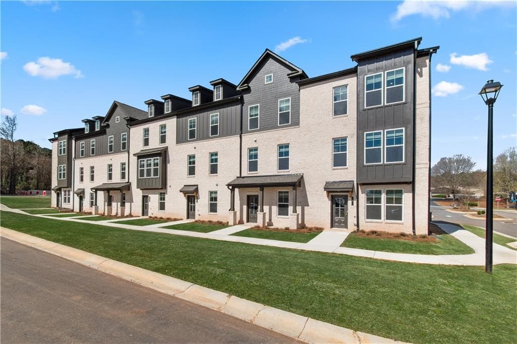 3 bedroom, 4 bathroom, 1,889 sq ft townhouse for sale at 2818 Daybreak Lane, Newnan, GA 30265 — photo 6