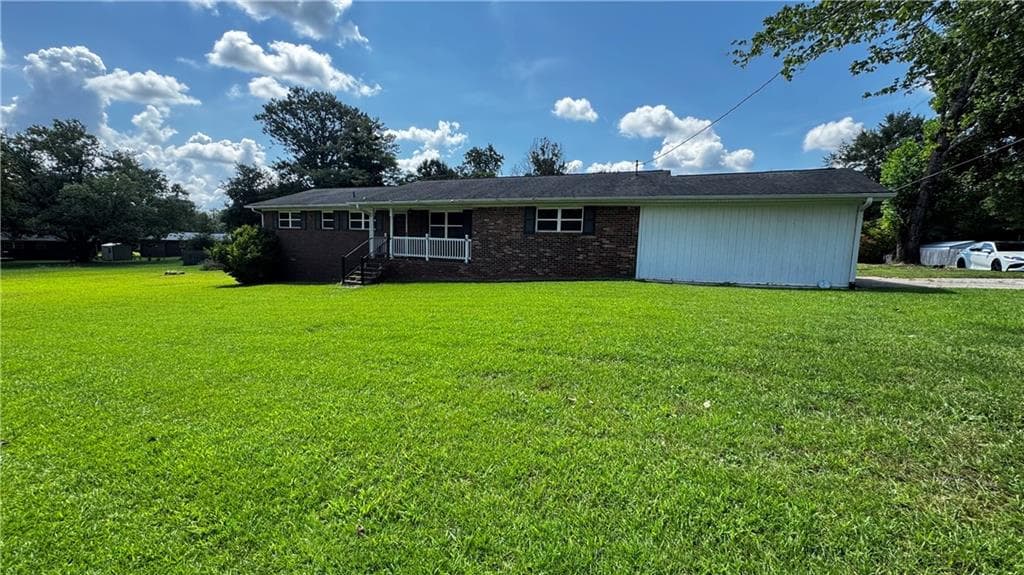 4 bedroom, 3 bathroom, 1,735 sq ft single family residence for sale at 6200 Cherry Lane, Douglasville, GA 30134 — photo 3