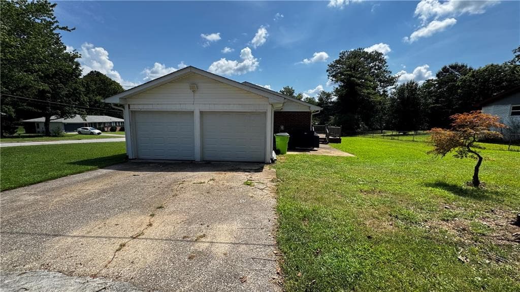 4 bedroom, 3 bathroom, 1,735 sq ft single family residence for sale at 6200 Cherry Lane, Douglasville, GA 30134 — photo 8