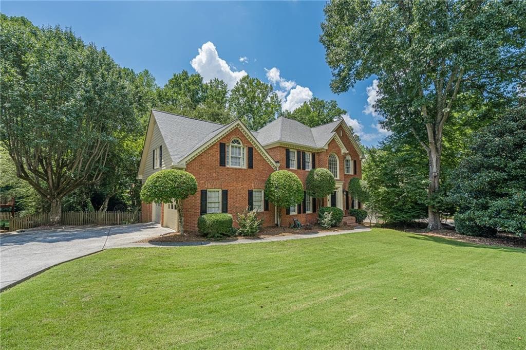 5 bedroom, 5 bathroom, 4,057 sq ft single family residence for sale at 5535 Grove Point Road, Johns Creek, GA 30022 — photo 3