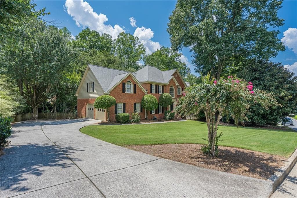 5 bedroom, 5 bathroom, 4,057 sq ft single family residence for sale at 5535 Grove Point Road, Johns Creek, GA 30022 — photo 4