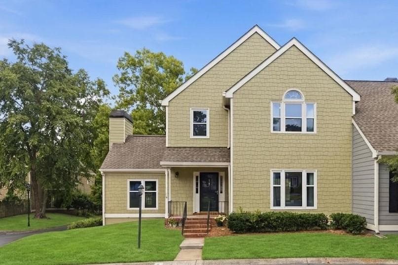 3 bedroom, 3 bathroom, 2,566 sq ft townhouse for sale at 8 Vernon Glen Court, Sandy Springs, GA 30338