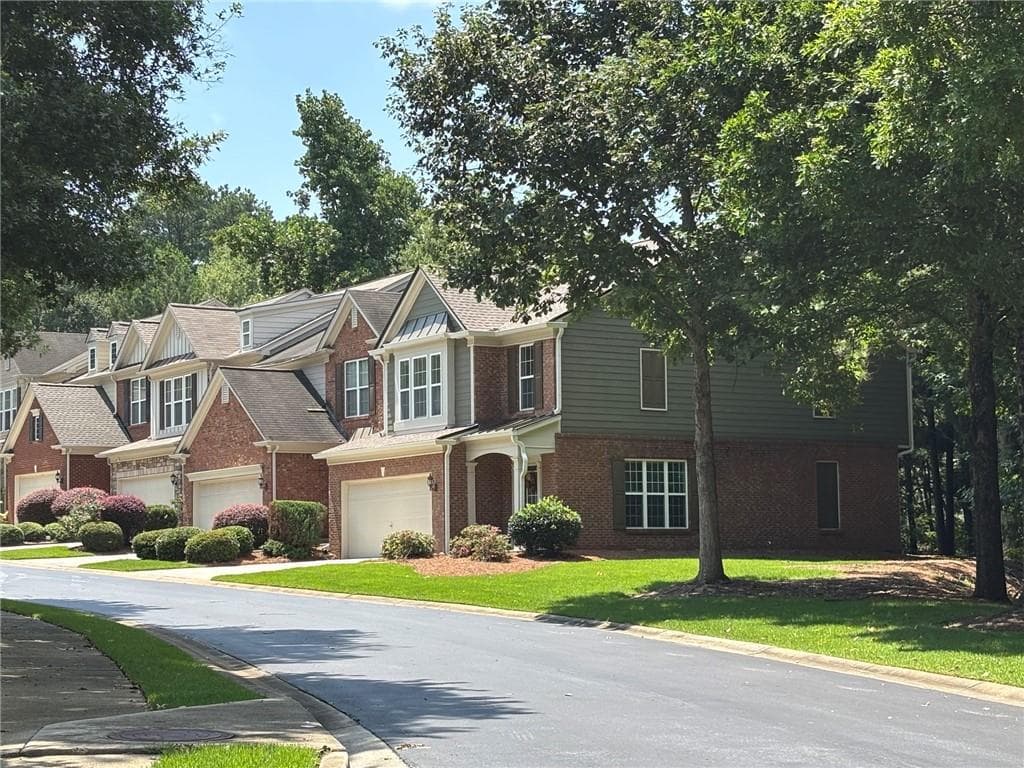3 bedroom, 3 bathroom, 1,952 sq ft townhouse for sale at 5800 Oakdale Road 4, Mableton, GA 30126 — photo 3
