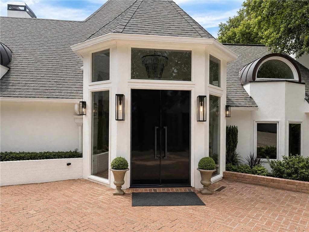 6 bedroom, 6 bathroom, 7,961 sq ft single family residence under contract at 3906 Paces Ferry Road, Atlanta, GA 30327 — photo 3
