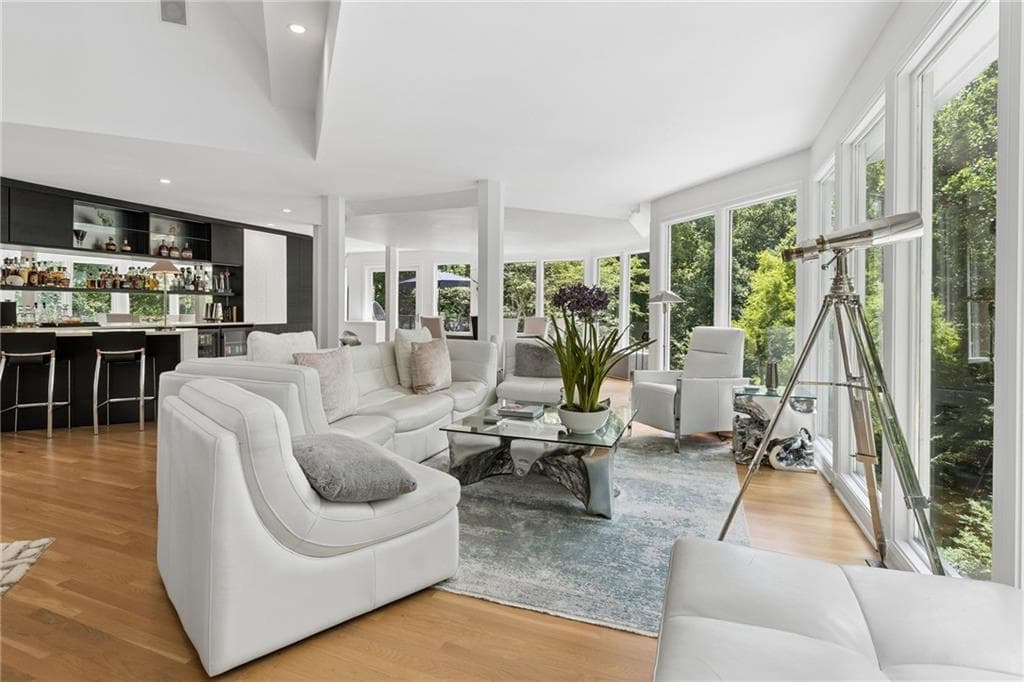 6 bedroom, 6 bathroom, 7,961 sq ft single family residence under contract at 3906 Paces Ferry Road, Atlanta, GA 30327 — photo 8
