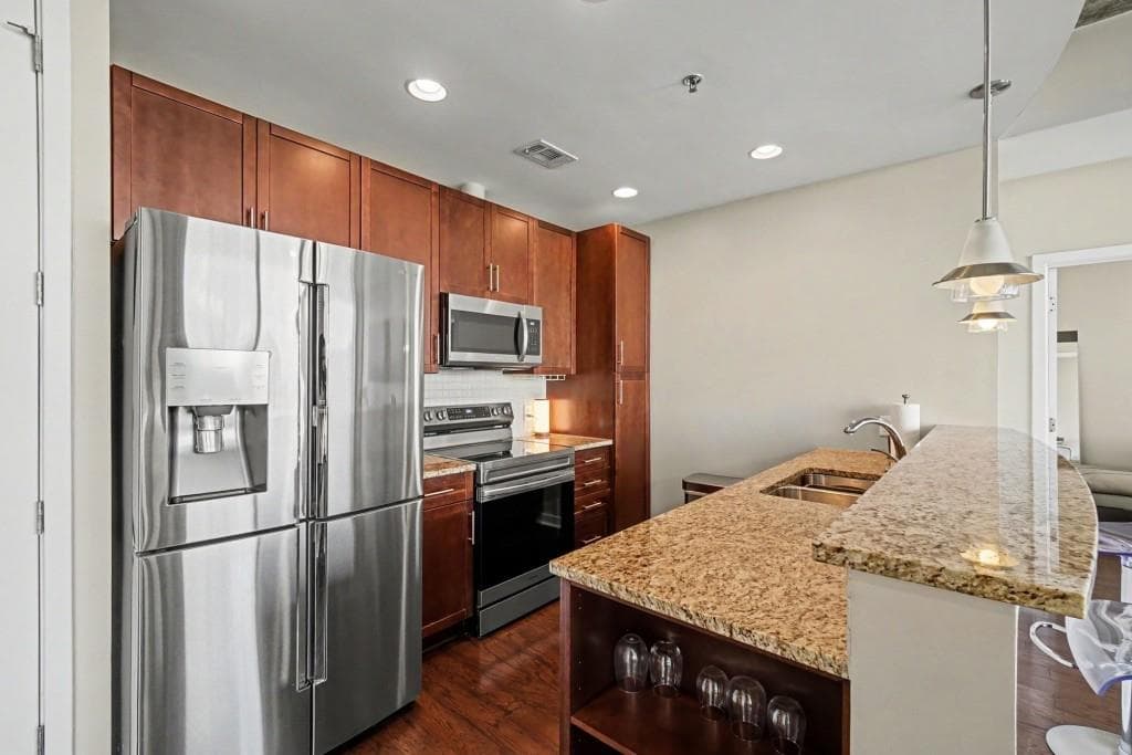 2 bedroom, 2 bathroom, 1,082 sq ft condominium for sale at 855 Peachtree Street 3206, Atlanta, GA 30308 — photo 2