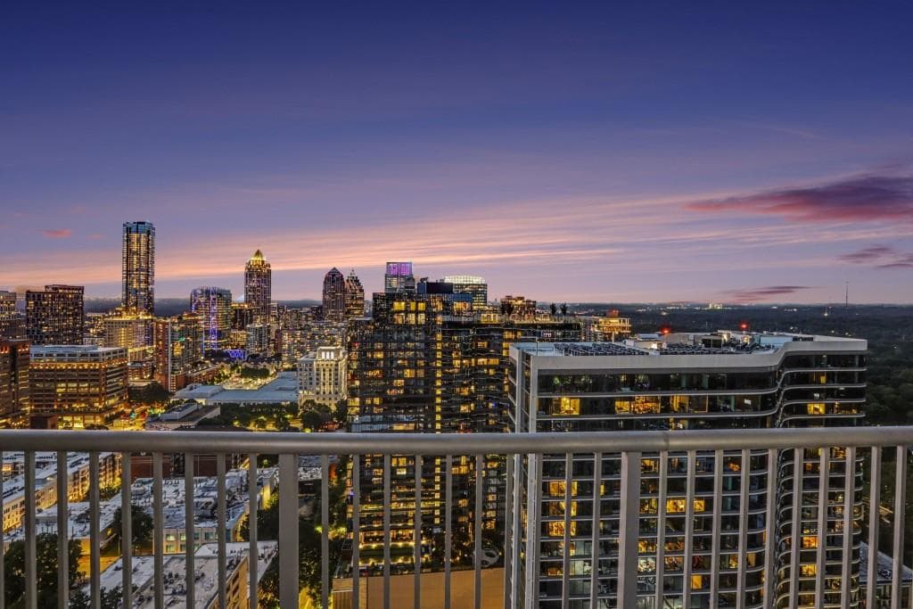 2 bedroom, 2 bathroom, 1,082 sq ft condominium for sale at 855 Peachtree Street 3206, Atlanta, GA 30308 — photo 5