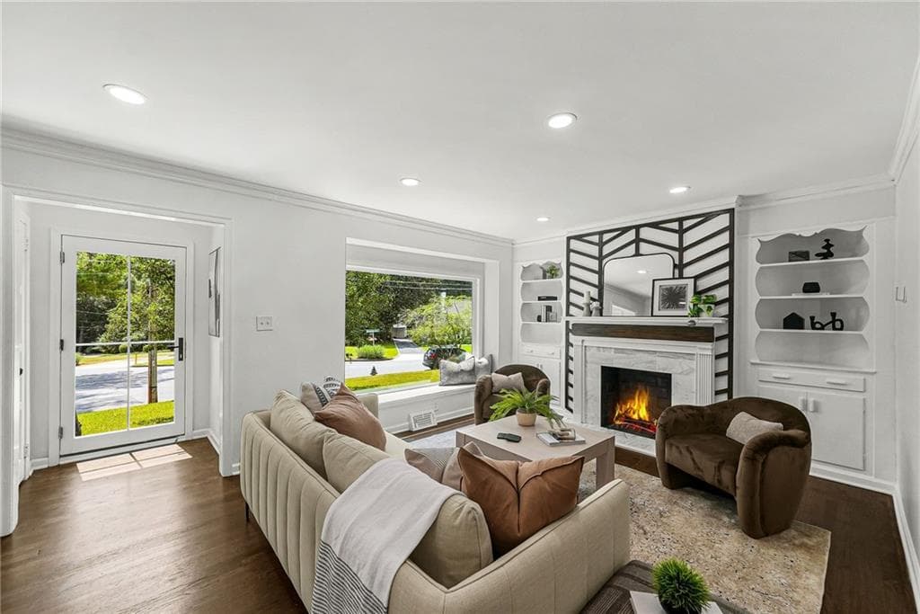 4 bedroom, 4 bathroom, 2,481 sq ft single family residence under contract at 3423 Rugby Circle, College Park, GA 30337 — photo 2